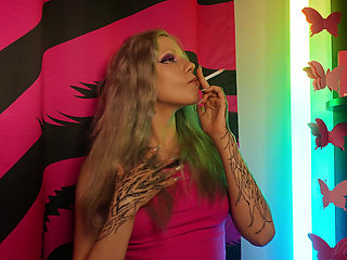 Sexy Teen Smoking a Cigarette and Shaking Her Tits!