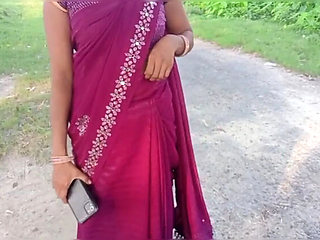 Village Bhabhi Fucks Her Husband on Road