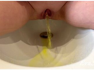 Big Open Vagina Pissing Yellow Urine In A Bidet