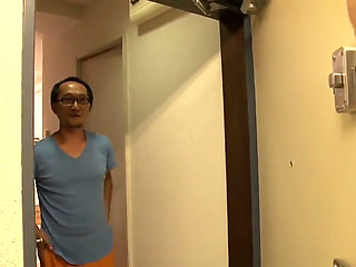 Yu Delivered to a Fan's Home for an Exclusive Personal Visit -ep.3