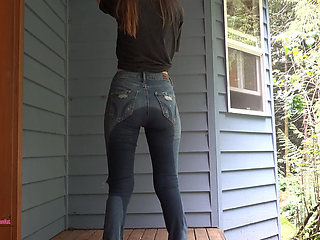 Pissing in Jeans