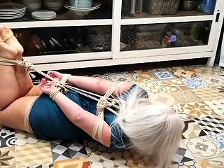 Amateur blonde tres sexy lingerie anal