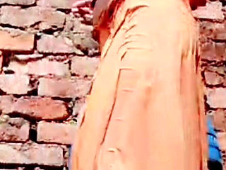 Asks the Woman to Send Her Nude Mms. Take a Bath and Record