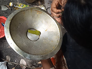 Desi Bhabhi Cooking Turned Into a Hot Surprise!