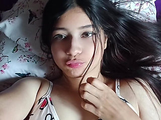 18-YEAR-OLD GIRL TOUCHES HER DELICIOUS PUSSY