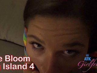 Sneaky wench at close scene