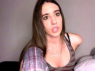 Amateur webcam babe showing her sexual goods