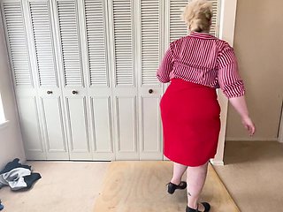 BBW Dances and Strips to 80s Music Showing off Her Curves and Jiggling Her Fat Body Cum Countdown