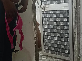 Desi India hot bhabhi washroom mein to chhod do