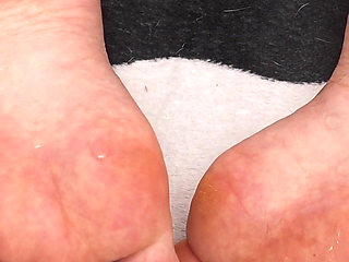 Sweet Toes and Sparkling Soles in Oil!