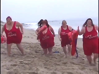 Blonde BBW seduces hunk to bang her in bed