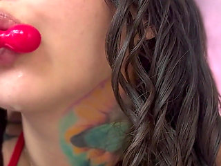 The Tattooed Girl with the Shaved Pussy Does a Dirty Ass to Mouth