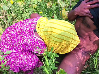 Bangali makan Malkin ke sath majdur ne jungle me mangal Kar diya.madhu bhabhi ko bhaiya ne khet me chut ki chudai kar diya xxx