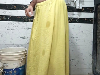 Priya Bhabi Hot Body Show