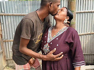 Desi pados ki bhabhi ki outdoor doggy style fucking sex