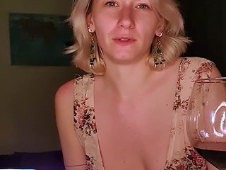 Amateur Webcam Cute Teen Plays Solo with Big Dildo