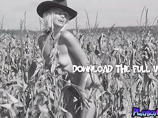 Sexy teen cowgirl Anna loves being naked