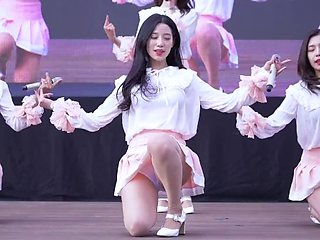 Korean beauties dance