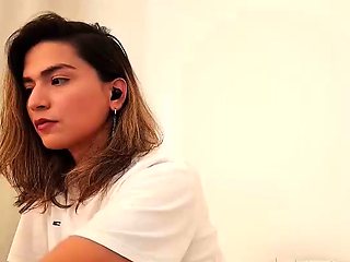 Webcam MILF Beauty Masturbating