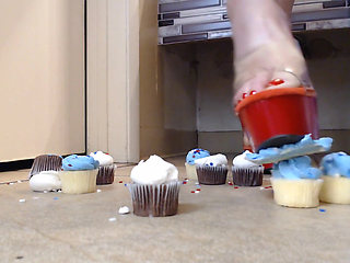 Compressing mini cupcakes stilettos