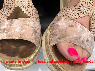 Mrs Mature Feet Out in the Sun