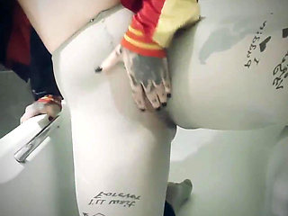 Harley Quinn Pees in Bath