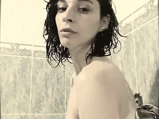 A Delightful Mid-afternoon Bath