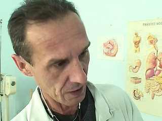 German Sex Clinic Therapy: Brunette MILF Gives Blowjob & Cumshot in HD