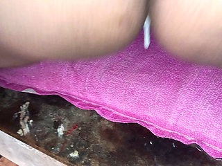 Desi bhabhi ki doggy style mein chudai karke Pani nikaalo