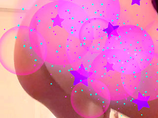 Cute Asian babe Twerking