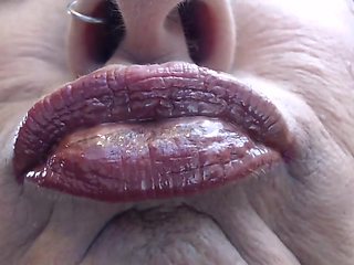 Vibrator gold sheen supah pink hole close up