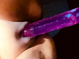 Montando consolador gimiendo rico