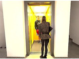 Amateur Porn Actress Meets A Fan In The Elevator And Fucks Him. Dialogues In Italian. Roleplay