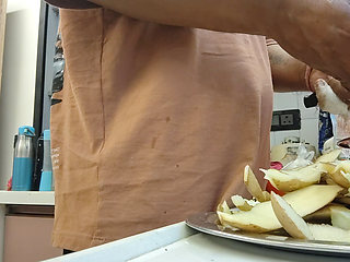 Kitchen mein khana banate hue land khada ho gaya now' se message