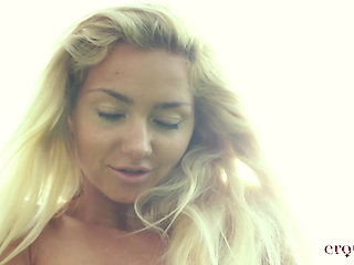 Victoria Puppy Outdoor Orgasm