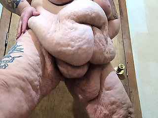 It's a Cum Bath Splash When She's Fucks Her Box Dripping to Her Ass