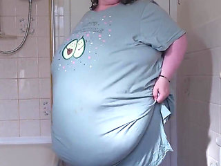 Belly Play in the Bathroom with SSBBW Goddess