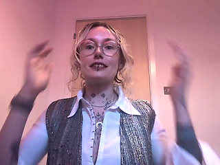 Sexy Realtor Desperate to Make the Sale