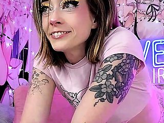 Brunette Solo Webcam Masturbation