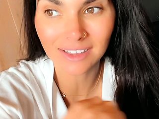 Amateur brunette babe fingering in solo masturbation