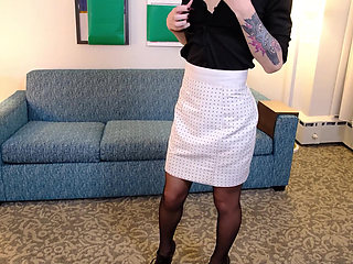 GROOBYGIRLS - Amaryllis Arrives With Mouthwatering Allure