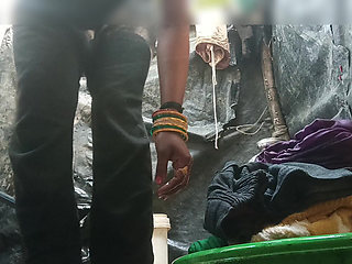 Bhabhi ka aaj Nahate hue video banaa liya