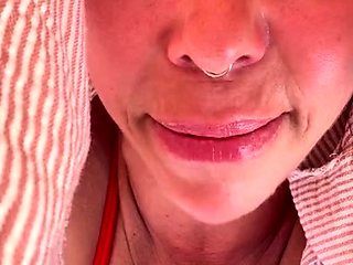 Amateur housewife pussyrubs while jerking POV