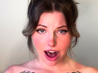 Big boob brunette masturbates on webcam