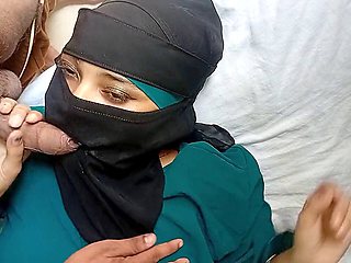 Stunning Muslim girl Dearshivani loves giving head