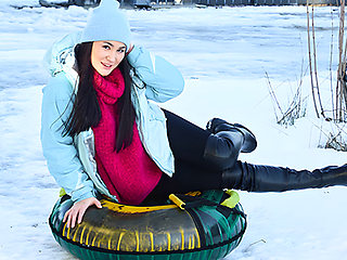 Amelia Ost makes her Freezing Fingers all Warm and Moist at Perfect18