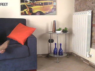 Super-hot Thena Massaging Tessa's Amazing Feet