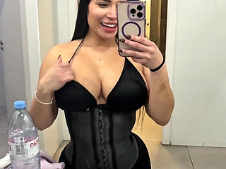 Your Favorite Latina Play in the Gym