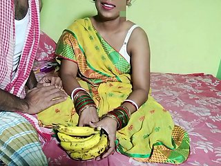 Banana Seller Feed His Own Banana (dick) to Bengali Bhabhi