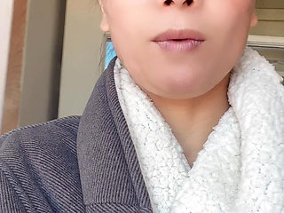 pissing pussy in cold weather outside